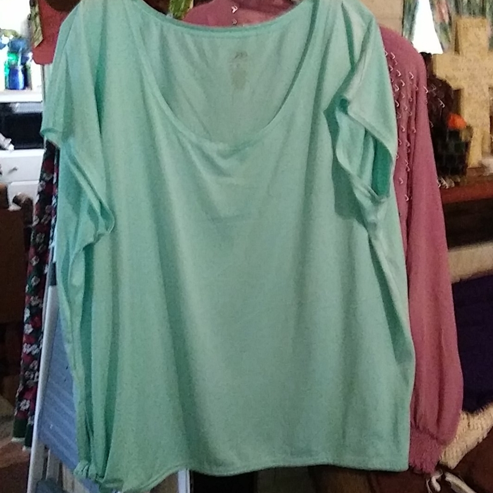 2X Pro Player tie side mint green S/S Top with Irradestant Glitter on Shoulders.
